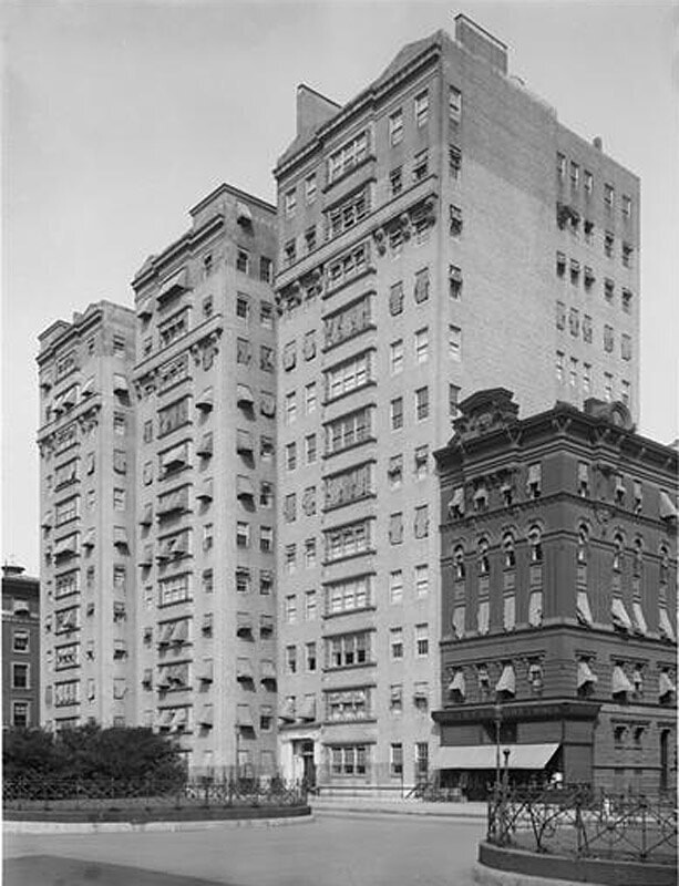 76th Street at the S.E. corner of Park Avenue. General exterior.