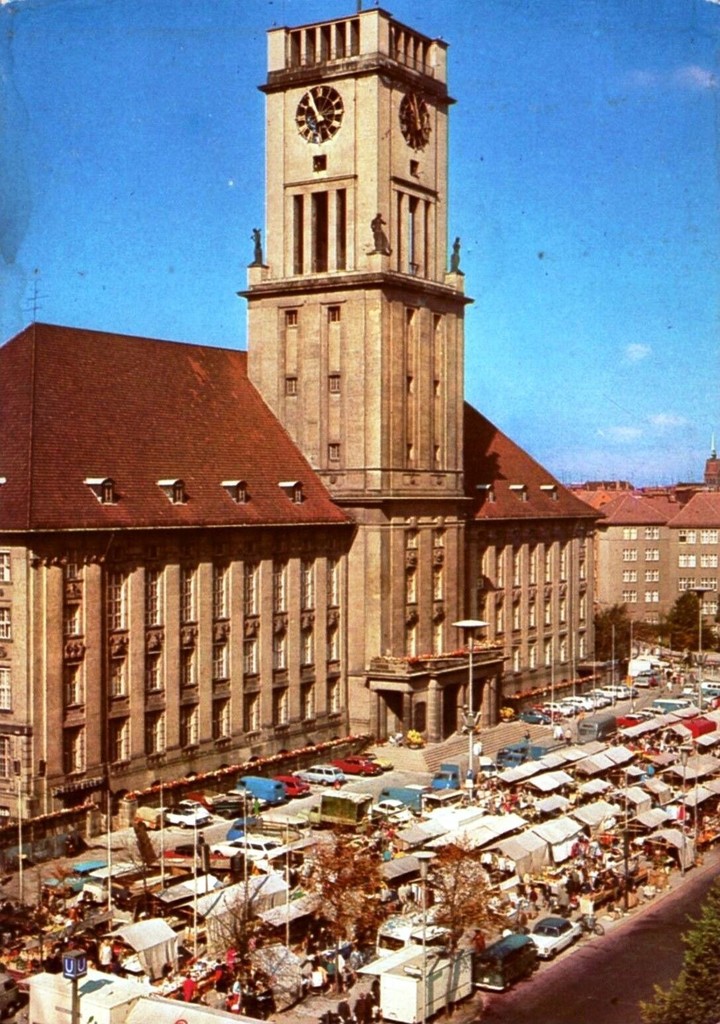 West Berlin. Markt am Rathaus Schöneberg, John-F.-Kennedy-Platz