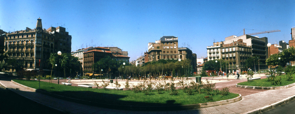 Plaza de Olavide, recién inaugurada tras el derribo del mercado
