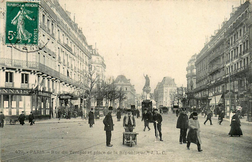 Rue du Temple et place de la République