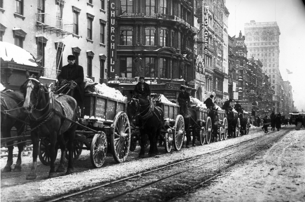 Union Square. Horse carts remove piles of snow - January 25, 1908