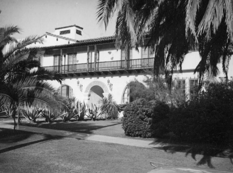 Villa Monterey apartments