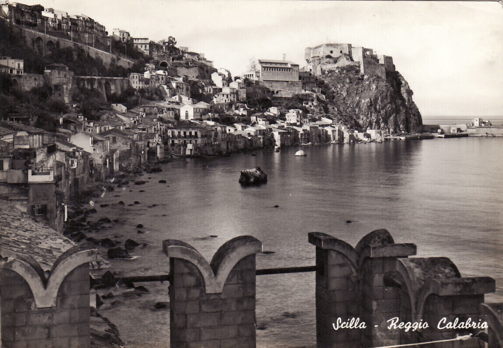 Scilla, Panorama