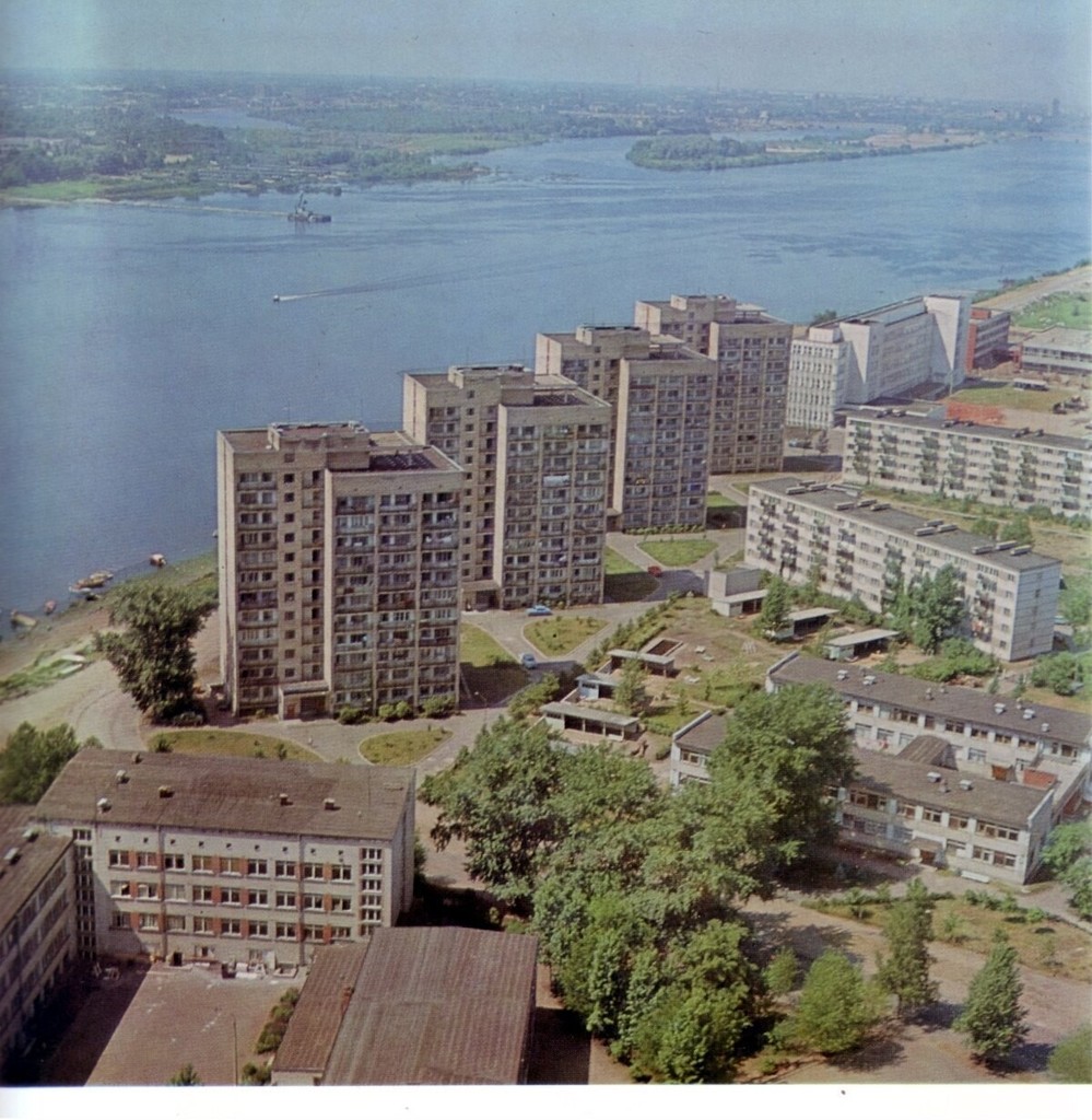 Ķengarags dzīvojamo platību uz Daugavas krastā