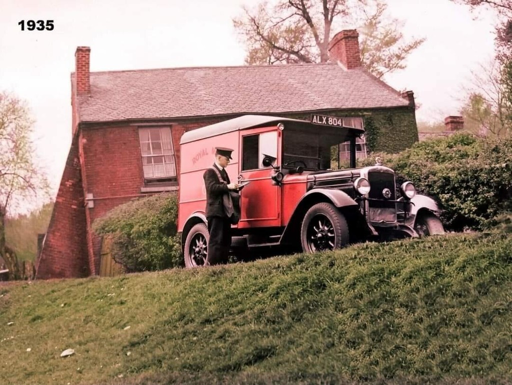 Royal Mail wagon in front of the Glynne Arms public house