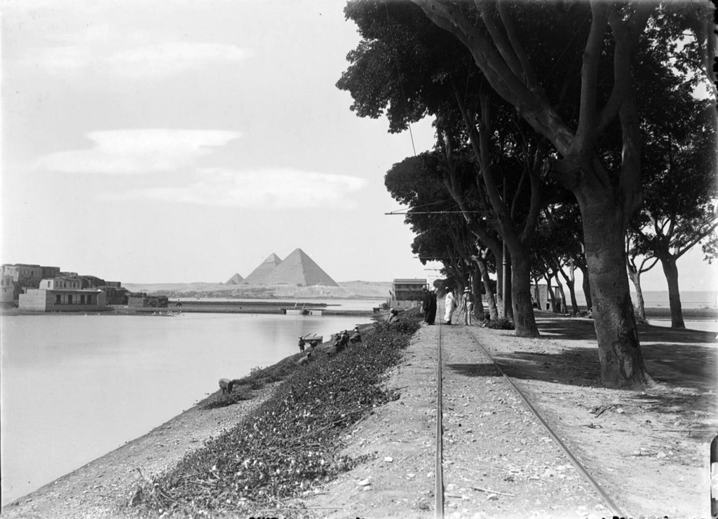 The avenue near the pyramids