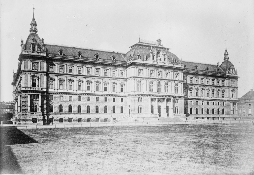 Justizpalast / Palace of Justice
