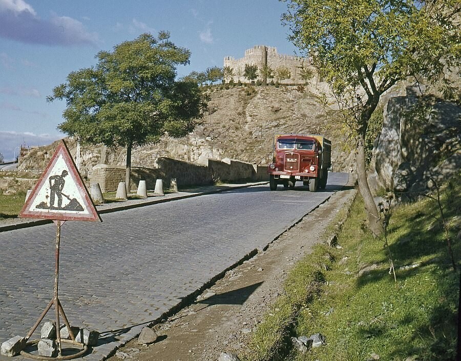 Toledo, Vista del Castillo de San Servando desde la carretera de Circunvalacion