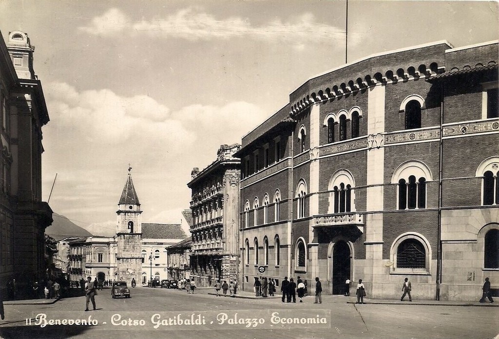 Benevento, Corso Garibaldi e Palazzo Economia