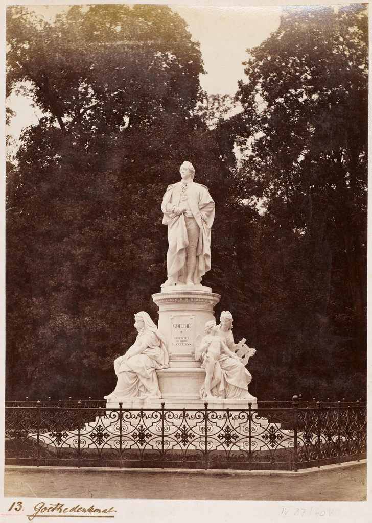 Das Goethe-Denkmal von Fritz Schaper in der Königgrätzer Straße am Tiergarten