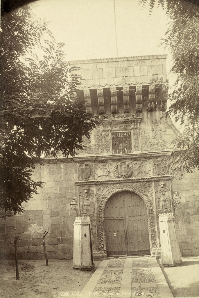 Puerta del Palacio de Polentinos
