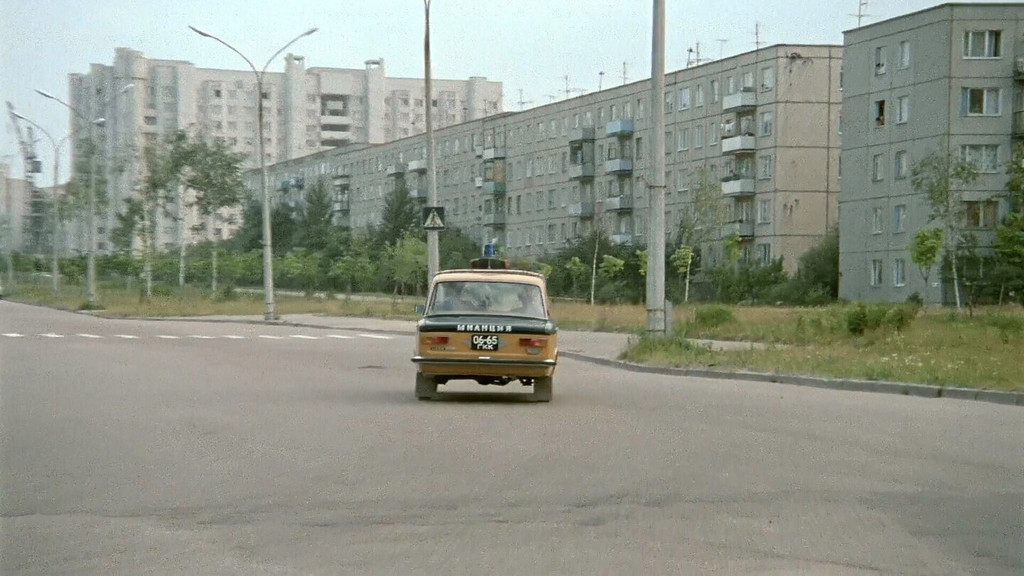 Праспект Будаўнікоў у перекрёстка з вуліцай Сухомбаева