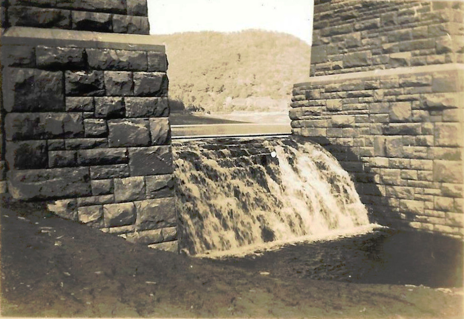 Low water levels at Pen-y-garreg during the drought of 1936