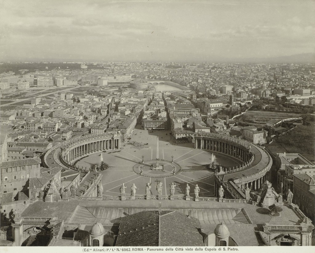 Panorama della Città vista dalla Cupola di San Pietro. Panorama pl. San Pietro dalla cupola della Basilica di San Pietro
