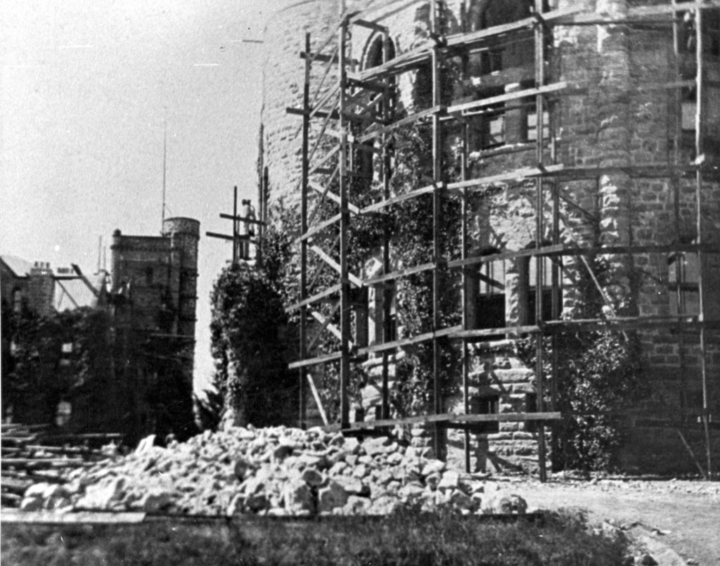 Damage caused by 1906 San Francisco earthquake to an San Francisco Theological Seminary building