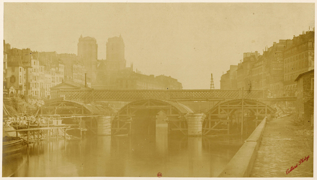 Pont Saint-Michel: vues photographiques des phases principales des travaux de reconstruction