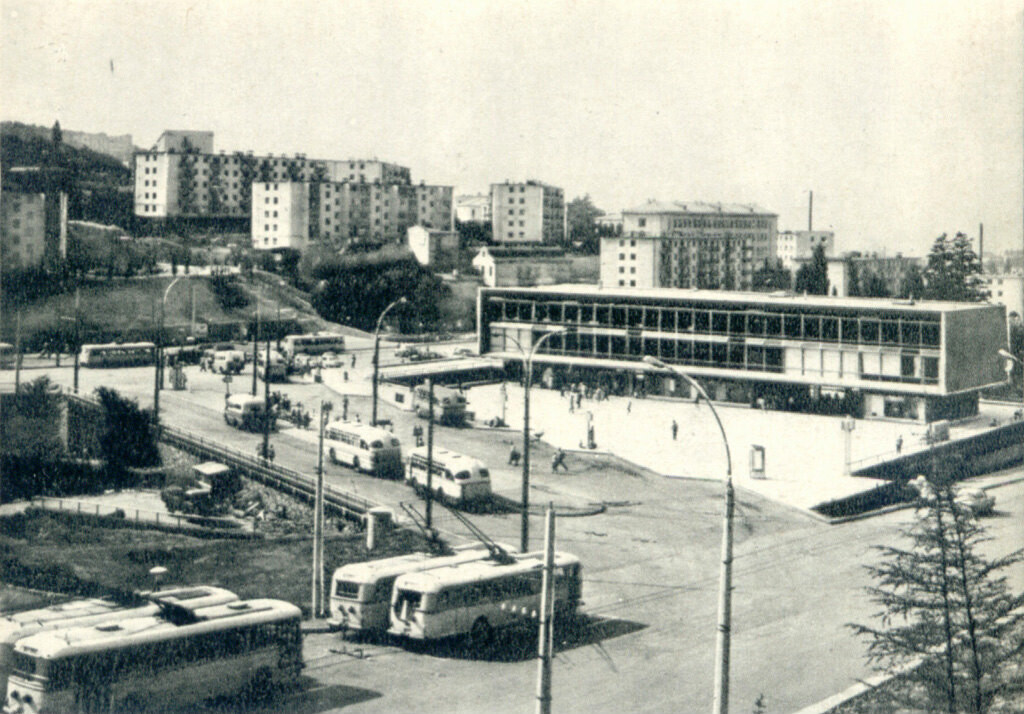 Автовокзал і майданчик відстою тролейбусів