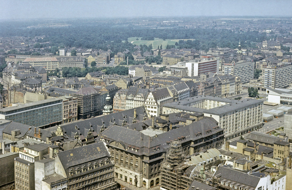 Blick vom City-Hochhaus (Uni-Hochhaus) auf die Innenstadt