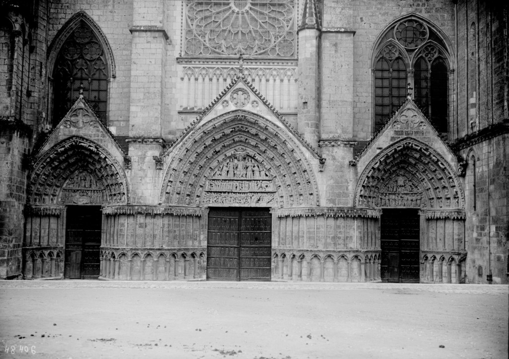 Poitiers, la cathédrale St Pierre, les trois porches
