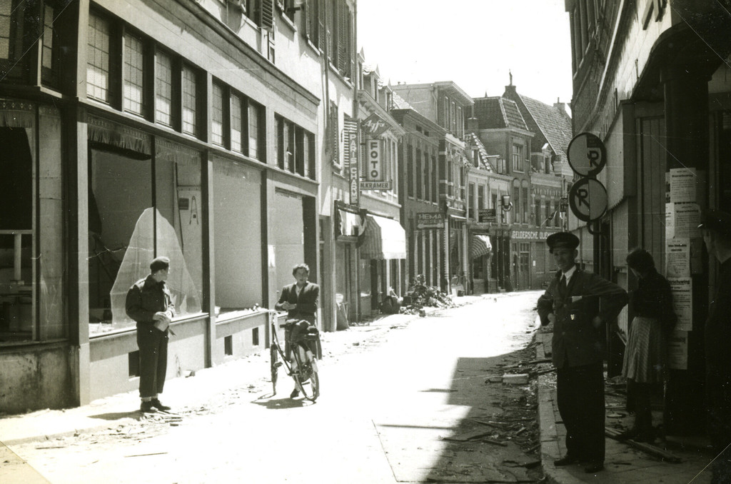 Arnhem Mei 1945: Oorlogsschade Weverstraat