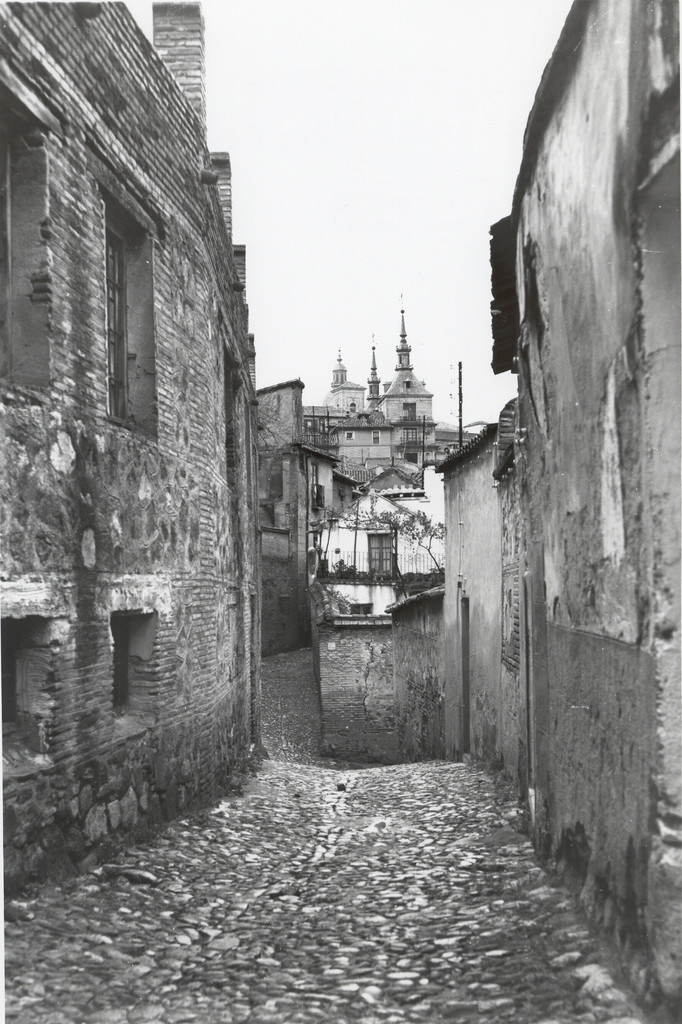 Toledo, Calle del Plegadero esquina calle del Ave María