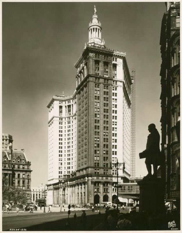 1 Centre Street, Municipal Building with statue of Benjamin Franklin in the foreground, August 1936.