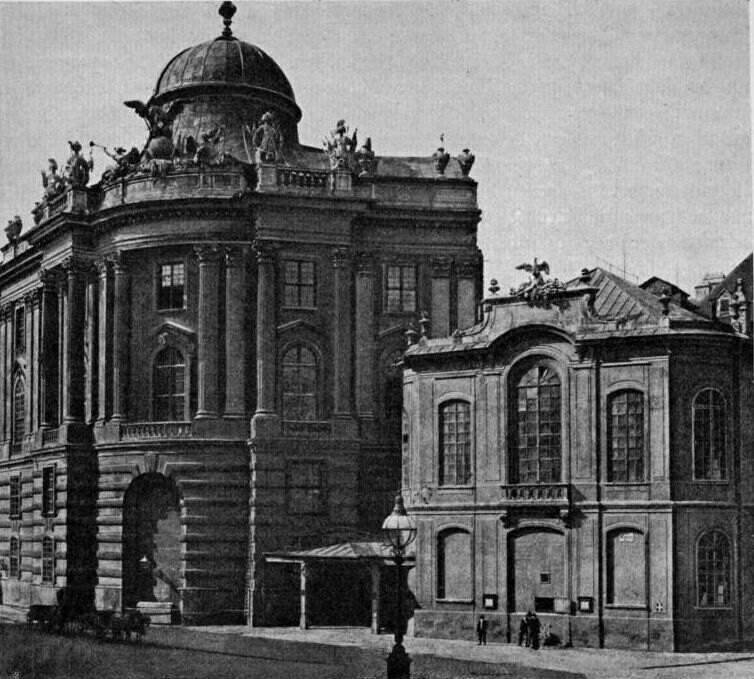 Das Alte Burgtheater (rechts)