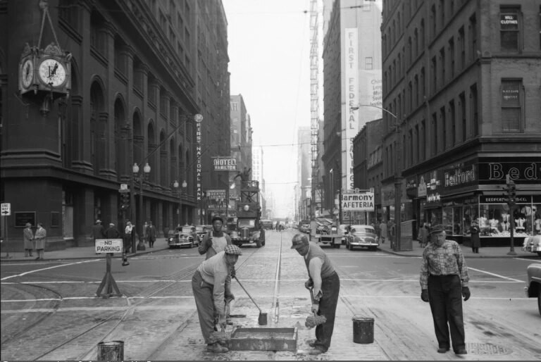Dearborn Street and Monroe Street, view north