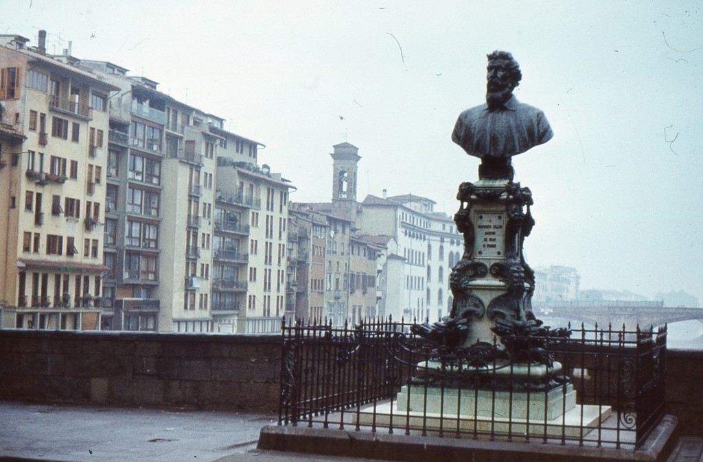 Monumento a Benvenuto Cellini