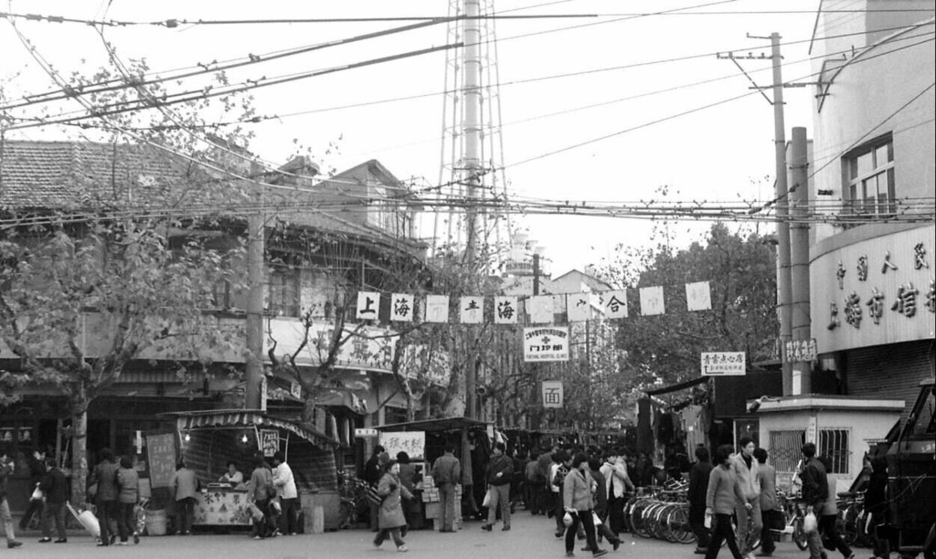 上海中部青海路的街头市场