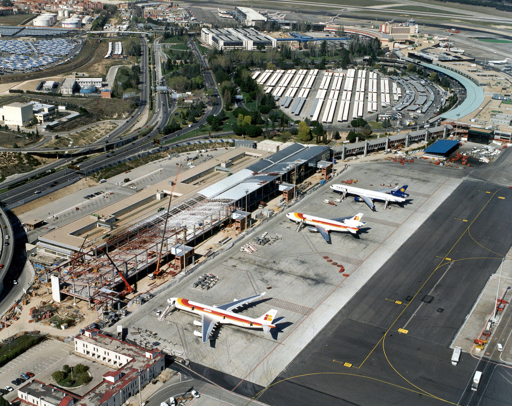 Aeropuerto de Madrid - Barajas, Obras de construcción del dique Sur