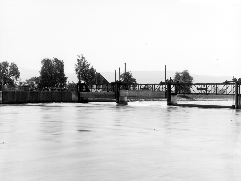 Fischerweg. Wehranlage für Spinnerei Hauser, unterhalb Höngger-Brücke
