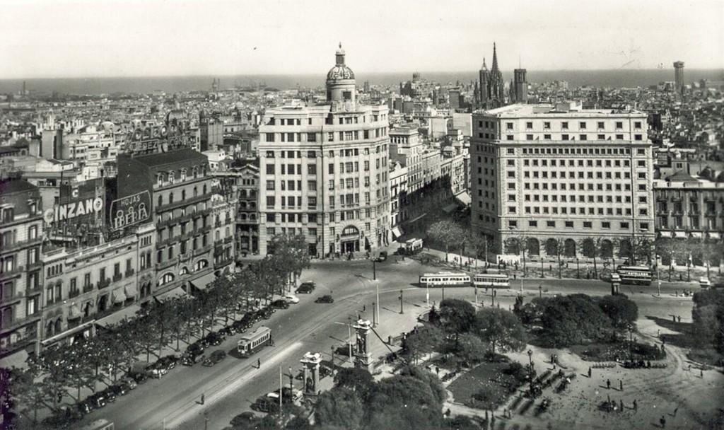 Plaza de Cataluna desde al banco Espanol de Credito