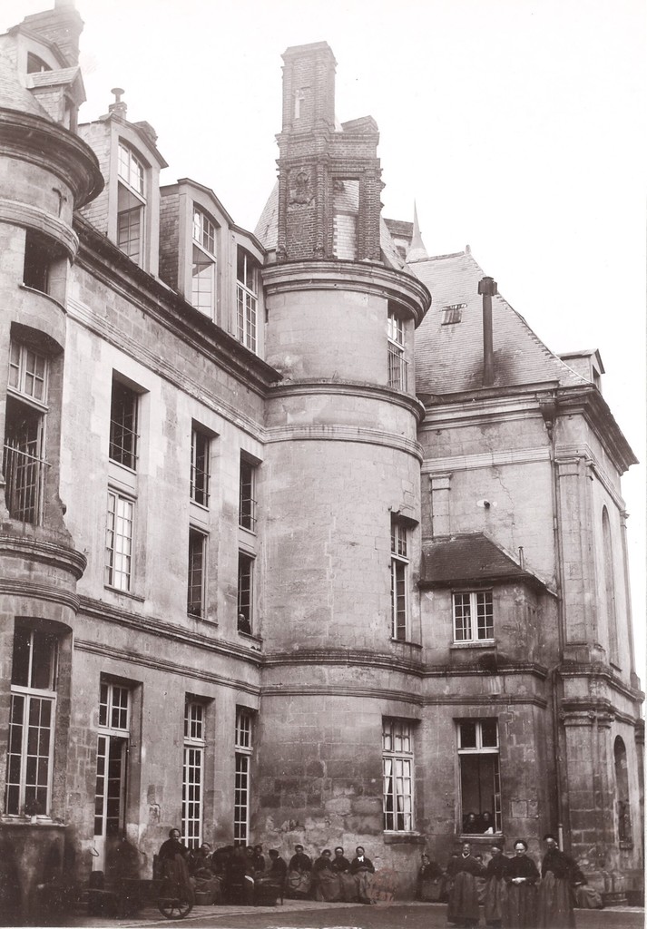Château de Villers-Cotterêts. Façade est