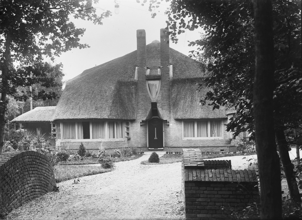 Dubbele villa ''Meezennest'' en ''Meerlhuis'' in Park Meerwijk te Bergen
