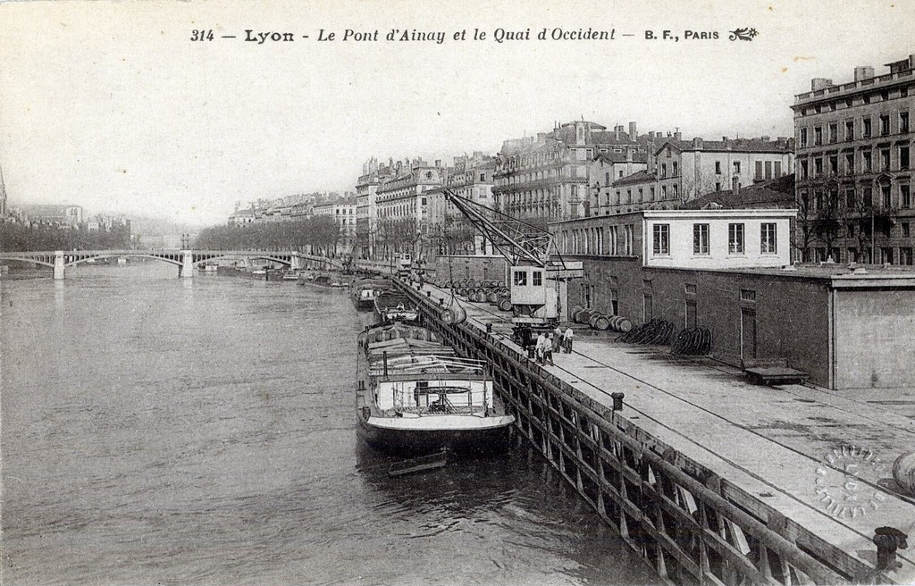Lyon - Le Pont d'Ainay et le Quai d'Occident