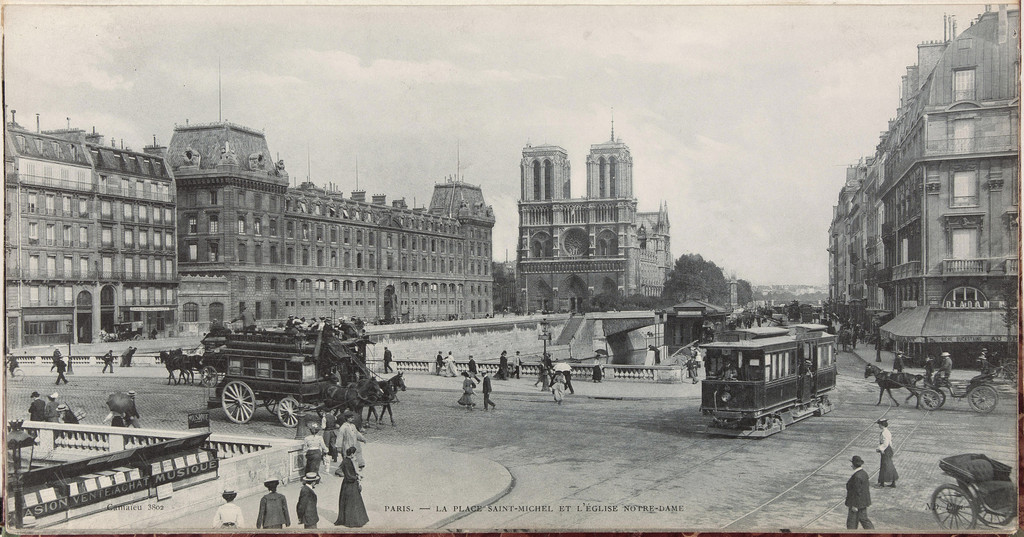 La Place Saint-Michel et l'Église Notre-Dame