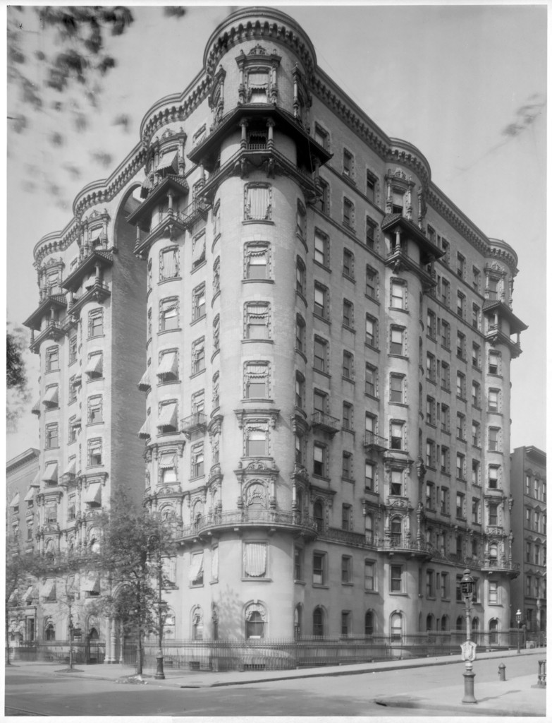 418 Central Park West at the corner of West 102nd Street. Braender apartment house
