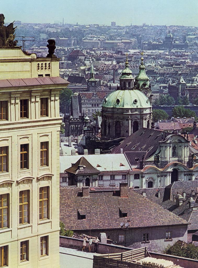 Pohled na město a Malostranský chrám sv. Mikuláše