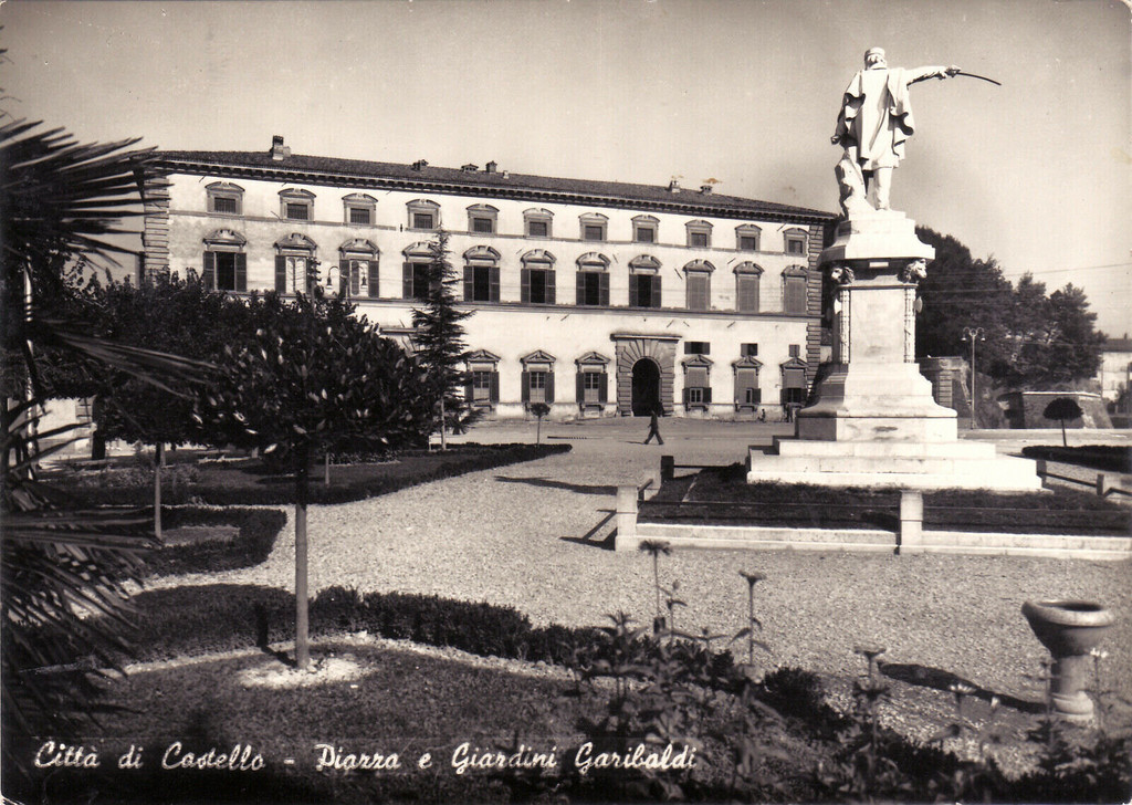 Citta di Castello, Piazza e Giardini Garibaldi
