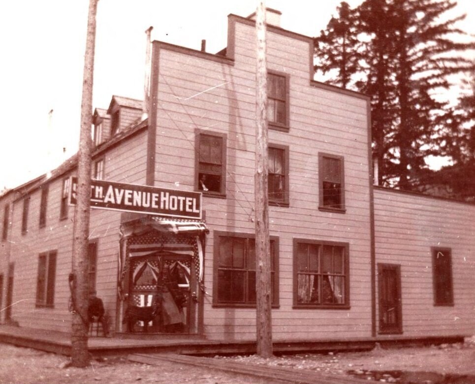 Fifth Avenue Hotel before remodeling