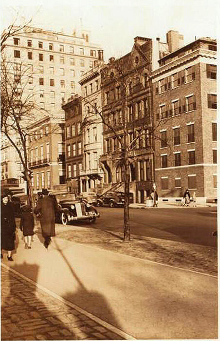 Fifth Ave., east side, north from East 61st to 62nd Streets