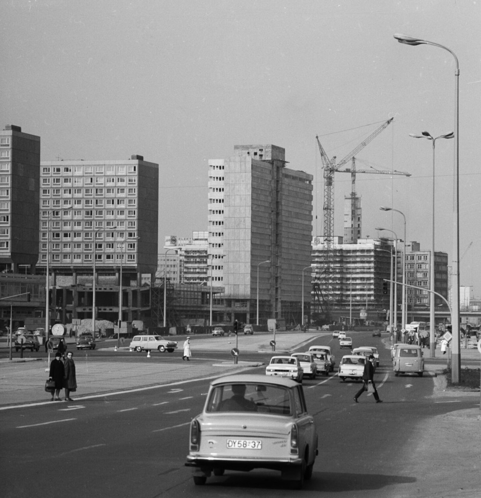 Straßenverkehr im Zentrum von Berlin