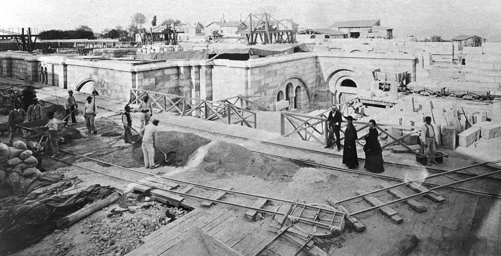 Le chantier de la basilique en 1879 / Construction of the Sacré Coeur