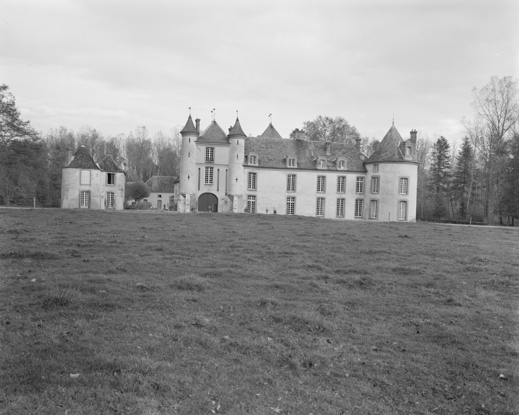 Château de Sigy. La façade