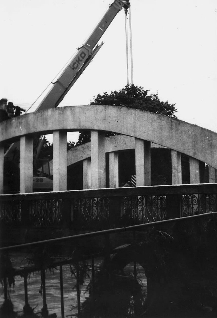 Velké Meziříčí. Po povodni 25.5.1985. „Bílý” most