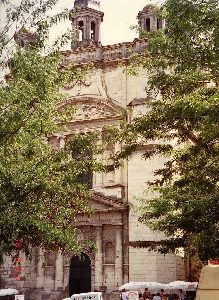 Façade de l'église Saint-Pierre de Saumur