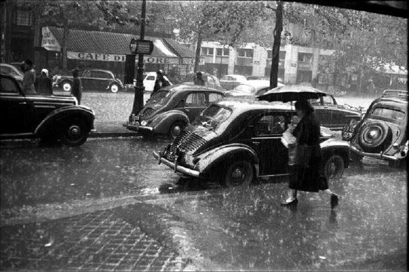 En face du Café de Flore, un jour de pluie