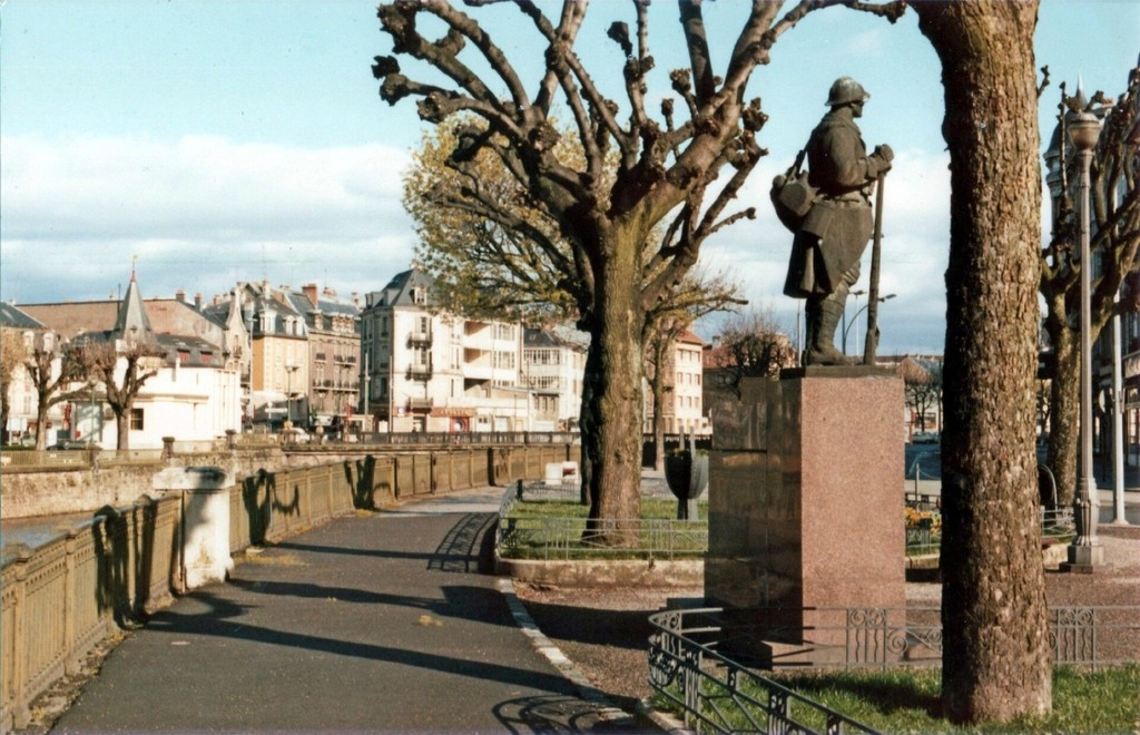 Belfort. Le Monument du Poilu et Quai Vauban