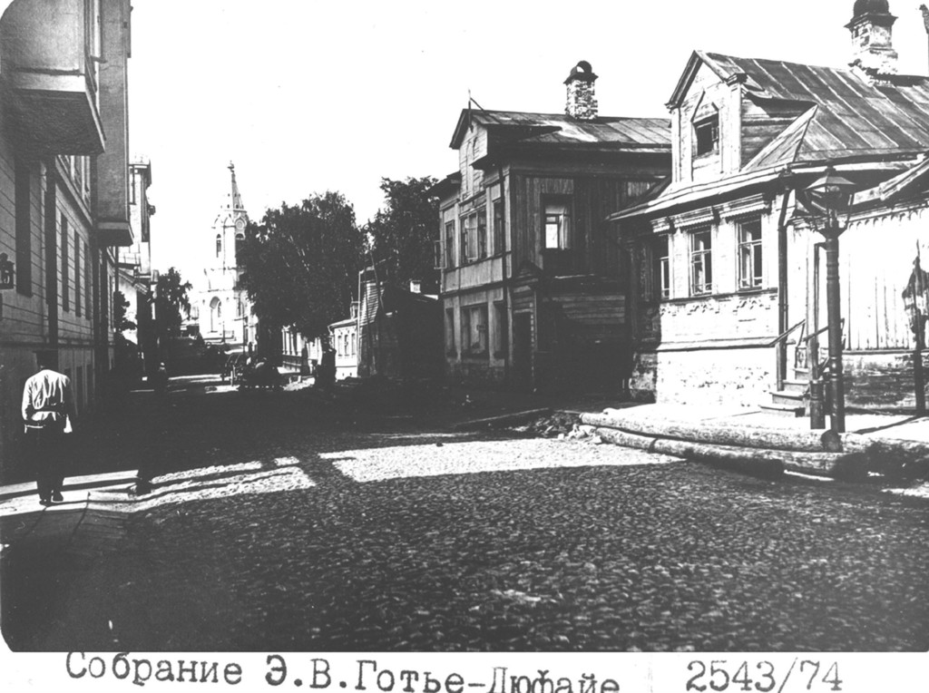 Большой Благовещенский (7-й Ростовский) переулок. Вид в сторону церкви Благовещения